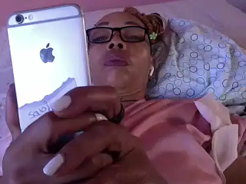 Ladyzee25 online show from May 3, 2026, 7:17 pm