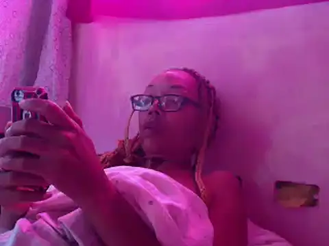 Ladyzee25 online show from June 4, 2026, 11:04 am
