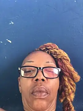 Ladyzee25 online show from July 4, 2026, 11:38 am