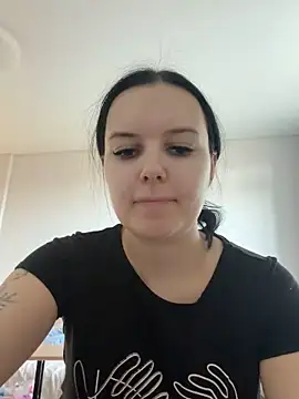 Miss Vic online show from May 3, 2026, 1:36 pm