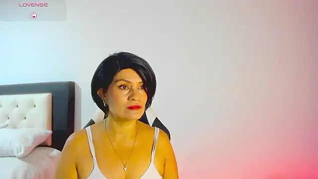 CarolinneFiotti online show from January 13, 2026, 11:47 am