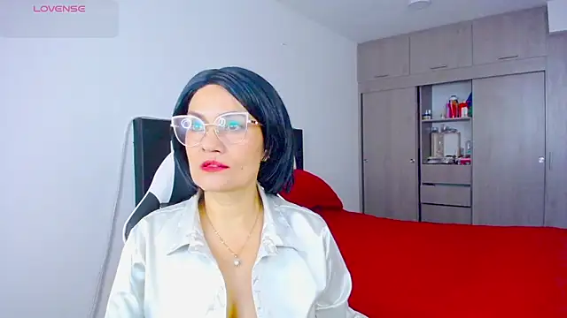 CarolinneFiotti online show from November 14, 2025, 2:10 pm