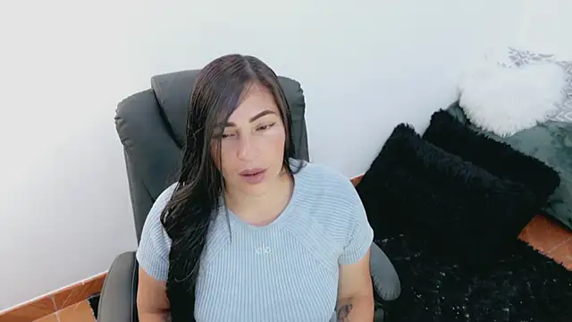 luna lgomez  online show from May 4, 2026, 11:46 am