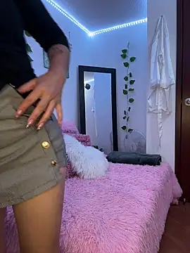 luna lgomez  online show from June 17, 2026, 12:11 am