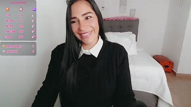 luna lgomez  online show from January 5, 2026, 5:27 pm