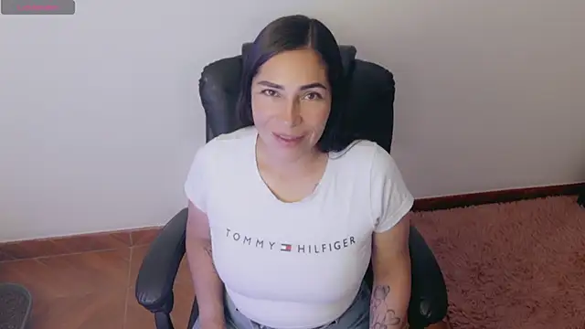 luna lgomez  online show from August 1, 2026, 10:02 am