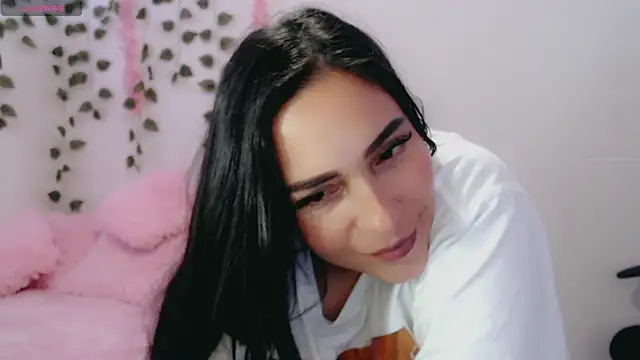 luna lgomez  online show from March 6, 2025, 2:29 pm