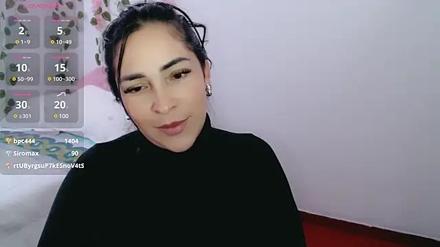 luna lgomez  online show from March 20, 2025, 2:21 pm