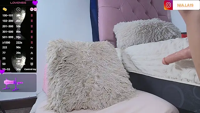 HotAlana  online show from September 9, 2025, 6:28 pm