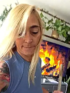 Sara Valkyri online show from September 19, 2025, 7:51 pm