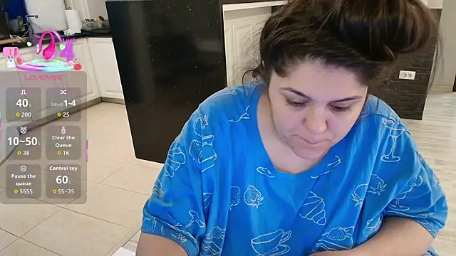 Layla- online show from February 19, 2026, 11:29 am