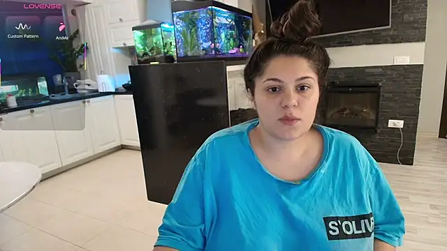 Layla- online show from October 11, 2025, 11:11 am