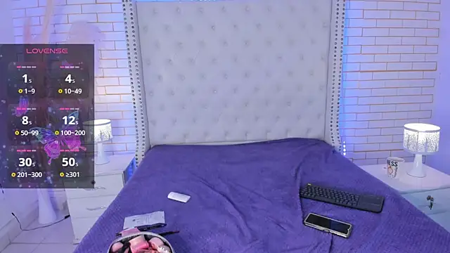 Emilly wilson  online show from October 7, 2025, 12:17 pm