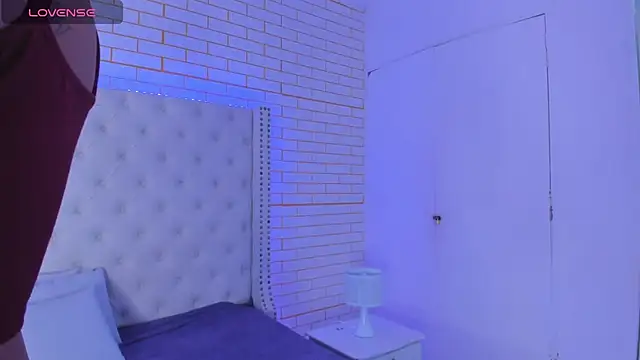 Emilly wilson  online show from October 22, 2025, 1:32 pm