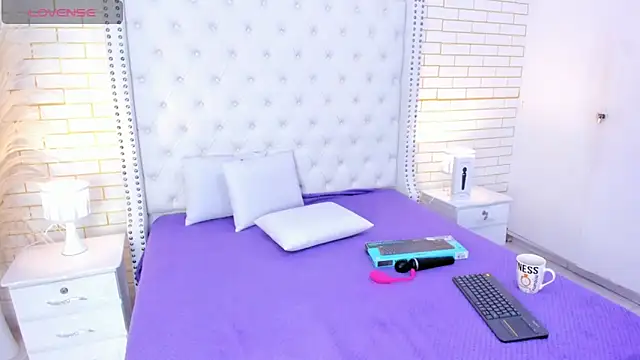 Emilly wilson  online show from November 21, 2025, 11:53 am