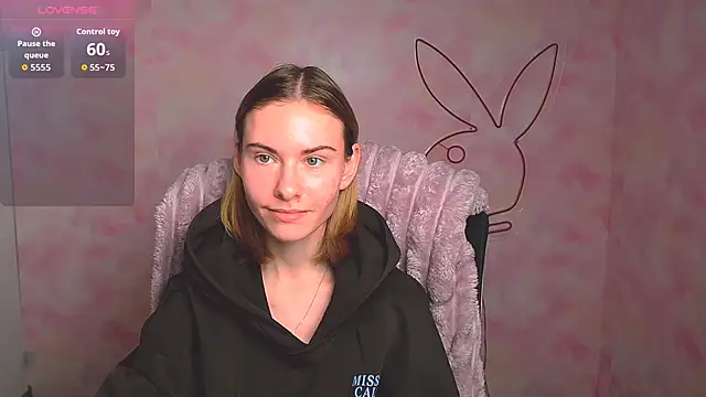 Snapshot of Fiona_Night chatting on March 5, 2026, 6:32 am Fiona Night online show from March 5, 2026, 6:32 am