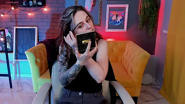 OliviaMcClean online show from November 6, 2025, 2:48 am