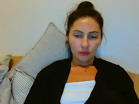 Irina9793 online show from July 5, 2026, 7:43 pm