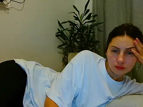 Irina9793 online show from June 16, 2026, 6:19 pm