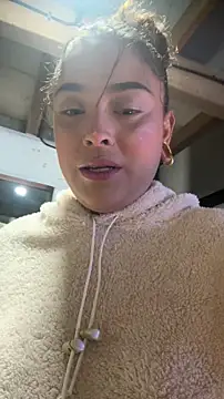 LiraSonnett online show from December 5, 2025, 9:12 pm