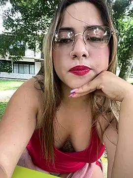 Snapshot of lunaxxx_69 chatting on February 5, 2026, 8:48 pm lunaxxx 69 online show from February 5, 2026, 8:48 pm