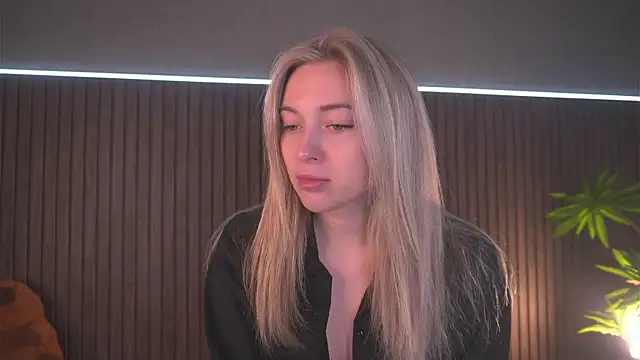 christie luv online show from September 27, 2025, 5:24 am