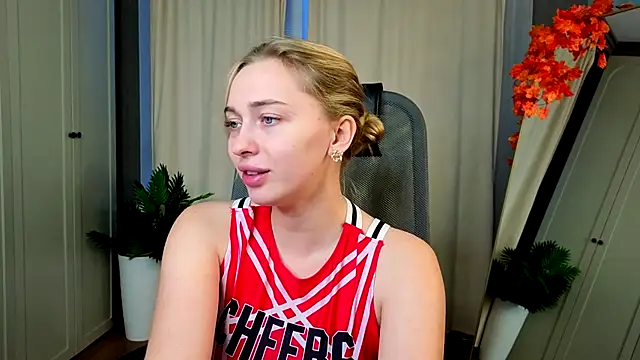 christie luv online show from November 22, 2025, 1:43 pm