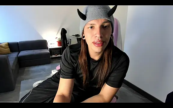 Loona s online show from September 18, 2025, 10:13 pm