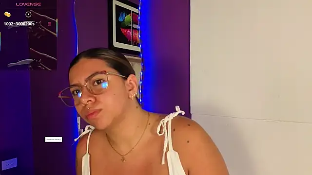 Snapshot of emilyy_cooperr chatting on June 2, 2026, 1:11 pm emilyy cooperr online show from June 2, 2026, 1:11 pm
