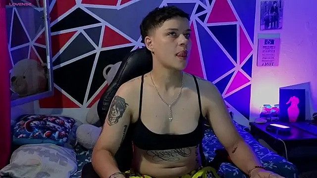 demimoore222 online show from January 6, 2026, 12:25 am