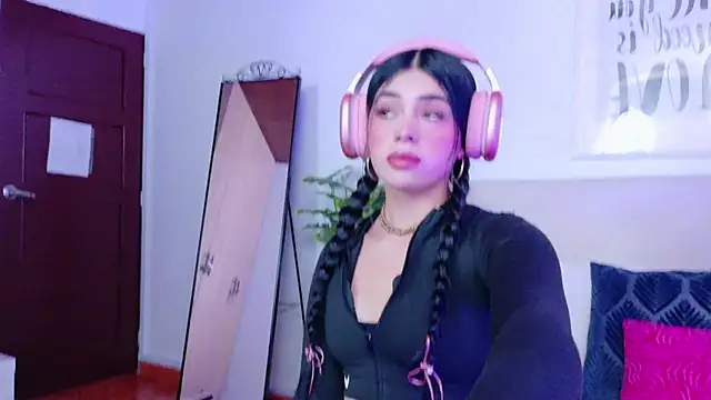 SaritaBratz online show from October 9, 2025, 8:53 pm