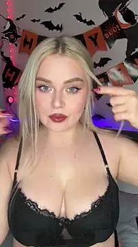 April Vancee online show from October 31, 2025, 4:03 pm