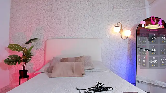 Snapshot of alanarouge chatting on February 7, 2026, 12:02 pm alanarouge online show from February 7, 2026, 12:02 pm