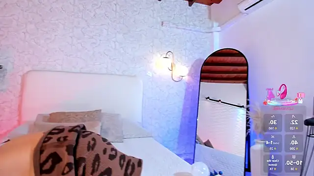 Snapshot of alanarouge chatting on March 19, 2026, 11:32 am alanarouge online show from March 19, 2026, 11:32 am