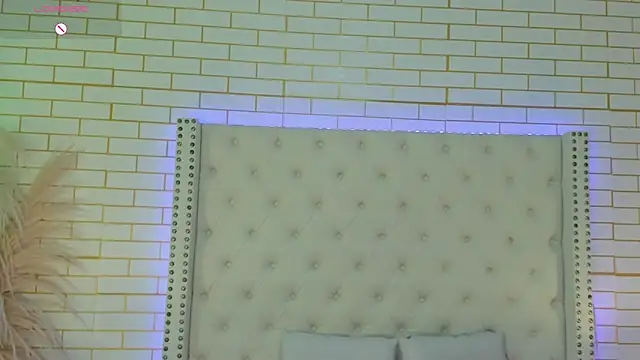 aurora collinss  online show from January 18, 2026, 12:19 pm