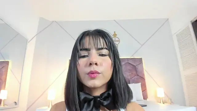 aurora collinss  online show from October 28, 2025, 2:38 pm