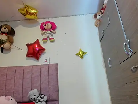 hot-nikol online show from March 22, 2025, 10:37 pm