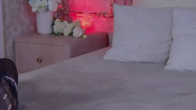 HeatherSweet  online show from June 14, 2026, 2:24 am