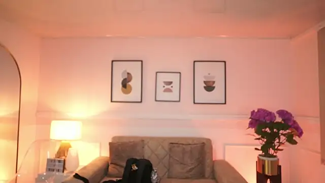 JulesBenett online show from October 10, 2025, 11:33 am