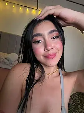 Snapshot of JulesBenett chatting on February 10, 2026, 11:48 pm JulesBenett online show from February 10, 2026, 11:48 pm