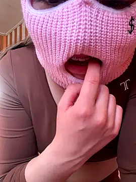 floooohv online show from November 7, 2025, 10:57 pm