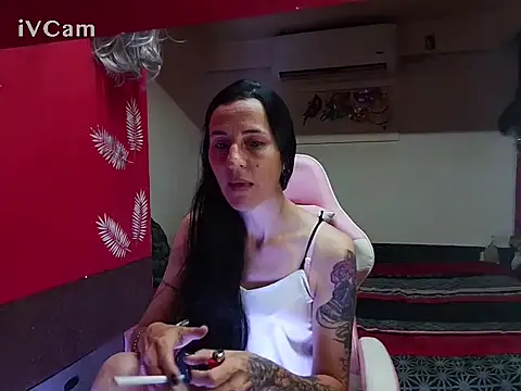 gatitahot-silvy online show from November 29, 2025, 10:32 pm