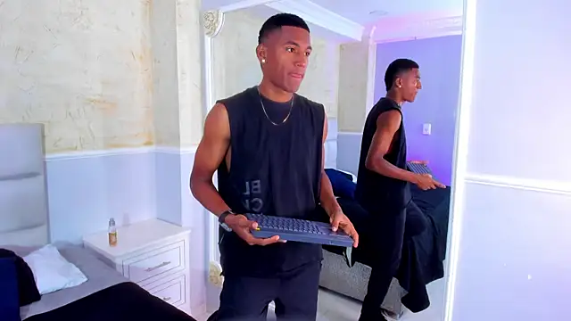 LexiAndDeker online show from September 30, 2025, 4:57 pm