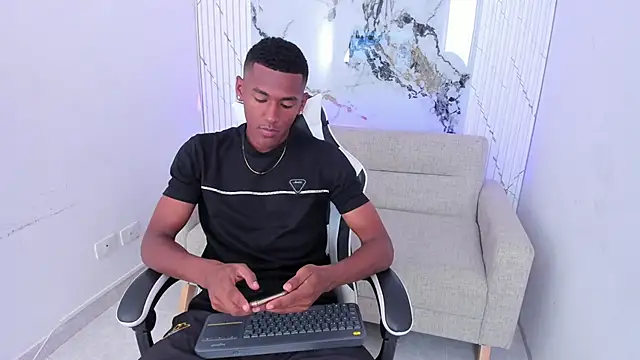 LexiAndDeker online show from September 25, 2025, 4:24 pm