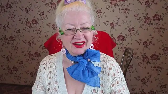 Maya Mayflower online show from November 25, 2025, 4:02 am