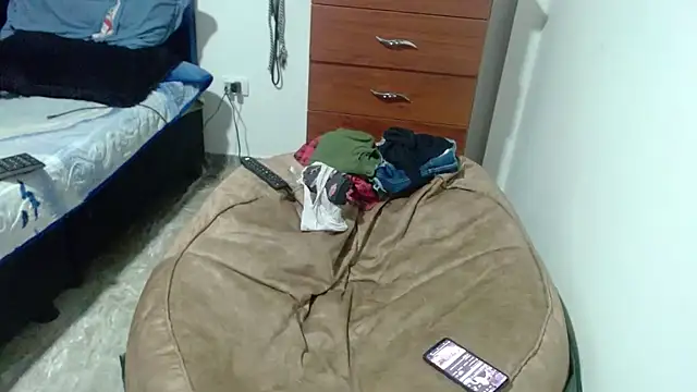 KratosAfroditacs online show from October 18, 2025, 1:18 am