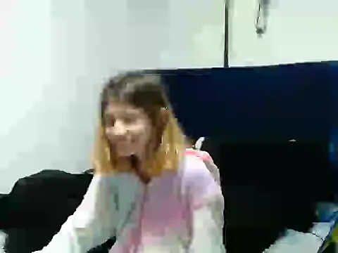 KratosAfroditacs online show from November 5, 2025, 7:17 pm