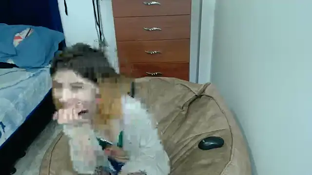 KratosAfroditacs online show from October 6, 2025, 11:05 pm