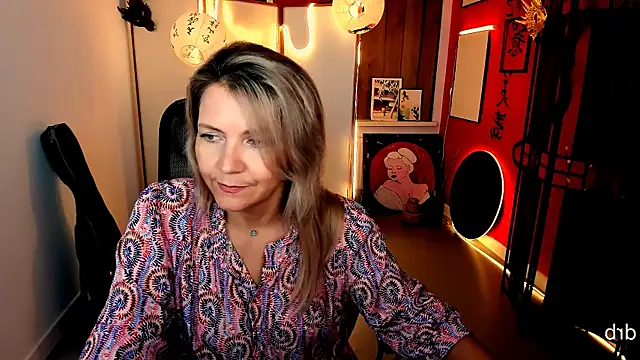 NicoleHitman online show from July 26, 2026, 1:18 pm