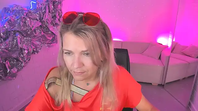NicoleHitman online show from July 22, 2026, 1:35 pm